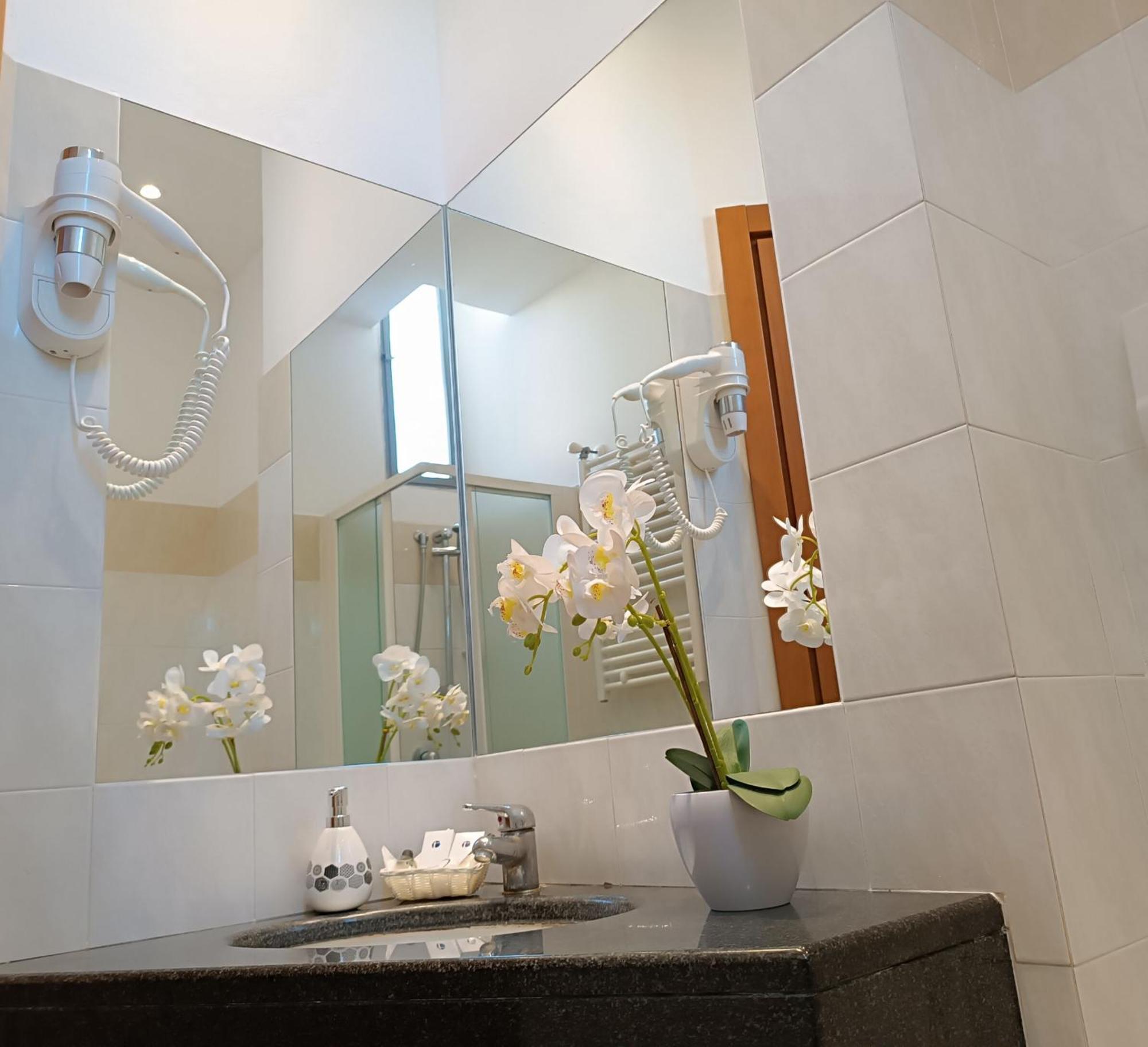 Queen Mary Hotel 3*