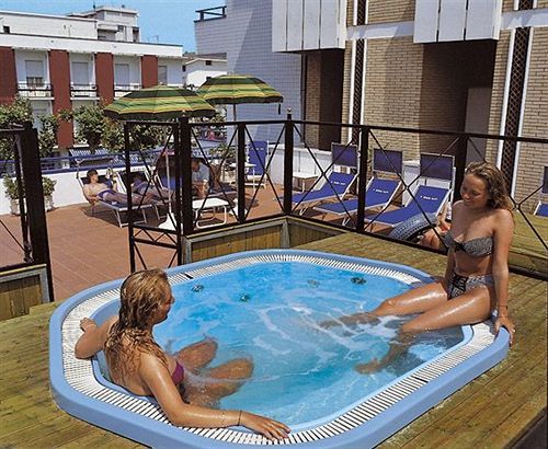 Hotel Queen Mary 3*